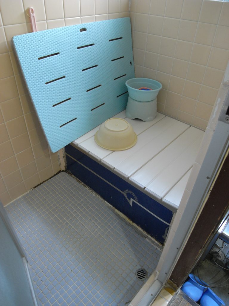 吹田市でタイルのお風呂と脱衣室をリフォーム